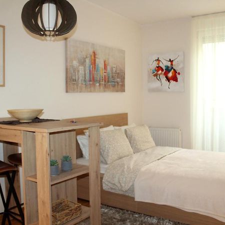 Downtown Apartment Новий Сад Екстер'єр фото